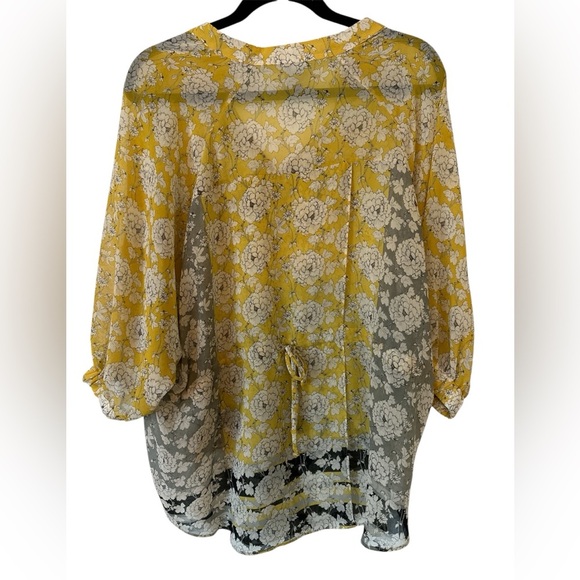 CAbi Women’s Top Yellow Grey Black Floral Blouse size S - Picture 7 of 7